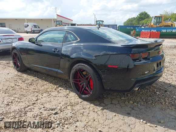 2010 Chevrolet Camaro 2SS z VIN 2G1FK1EJ0A9146975, wystawiony jako IAAI lot #42100335 z przebiegiem 127 763 mil mil oraz . Historia ofert i sprzedaży dostępna na DreamBid. Obrazek 3.