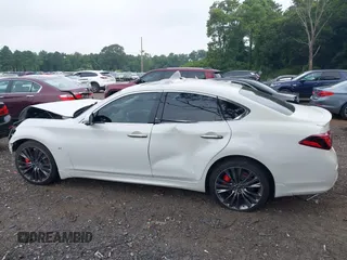2016 Infiniti Q70 with VIN JN1BY1AR3GM270723, listed as a IAAI auction lot 40029163 with 80,411 mi miles. Bid and sale history available at carsss.com. Image 14.