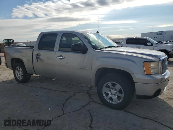 2007 GMC Sierra Denali z VIN 2GTEK638671727288, wystawiony jako Copart lot #88502795 z przebiegiem 170 723 mil mil oraz Szkody całkowita. Historia ofert i sprzedaży dostępna na DreamBid. Obrazek 1.