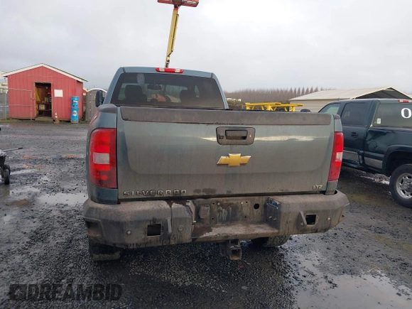2010 Chevrolet Silverado 3500HD z VIN 1GC4K1B64AF108669, wystawiony jako IAAI lot #41289721 z przebiegiem 206 448 mil mil oraz . Historia ofert i sprzedaży dostępna na DreamBid. Obrazek 16.