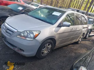 2005 Honda Odyssey EX-L with VIN 5FNRL38635B415153, listed as a IAAI auction lot 41912526 with 211,445 mi miles. Bid and sale history available at carsss.com. Image 2.