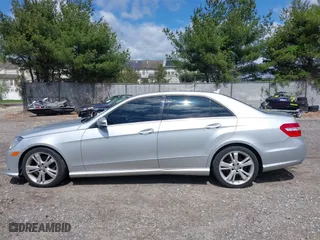 2013 Mercedes-Benz E-Class E 350 Luxury with VIN WDDHF8JB8DA740708, listed as a IAAI auction lot 42050622 with 243,585 mi miles. Bid and sale history available at carsss.com. Image 14.