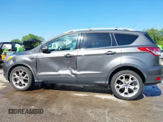 2013 Ford Escape Titanium z VIN 1FMCU0J95DUB46340, wystawiony jako IAAI lot #42168222 z przebiegiem 108 268 mil mil oraz . Historia ofert i sprzedaży dostępna na DreamBid. Obrazek 14.