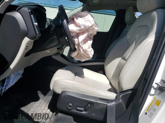 2021 Volvo XC40 Inscription с VIN YV4162UL0M2547716, выставлен на аукционе Copart как лот 48886655 с пробегом Не указан миль и Списание • Salvage title. История ставок и продаж доступна на DreamBid. Изображение 7.