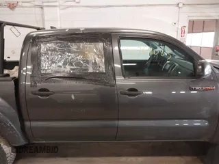 2014 Toyota Tacoma with VIN 3TMLU4EN3EM151917, listed as a IAAI auction lot 41769083 with 216,910 mi miles. Bid and sale history available at carsss.com. Image 13.