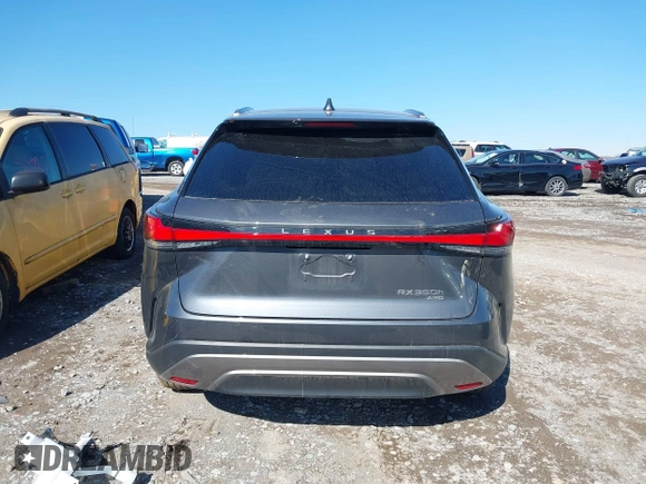 2024 Lexus RX 350h z VIN 2T2BBMCA5RC049966, wystawiony jako IAAI lot #41597363 z przebiegiem 12 936 mil mil oraz . Historia ofert i sprzedaży dostępna na DreamBid. Obrazek 17.