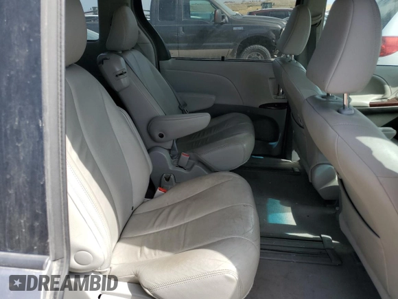 2012 Toyota Sienna XLE AAS z VIN 5TDYK3DC5CS251052, wystawiony jako Copart lot #63633905 z przebiegiem 204 013 mil mil oraz Czysty tytuł • Clean title. Historia ofert i sprzedaży dostępna na DreamBid. Obrazek 11.