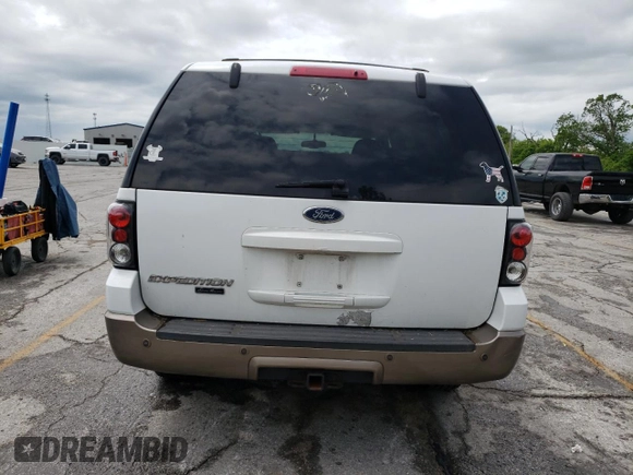 2004 Ford Expedition Eddie Bauer z VIN 1FMRU17W74LA68372, wystawiony jako Copart lot #56393515 z przebiegiem 220 044 mil mil oraz Szkoda całkowita • Salvage title. Historia ofert i sprzedaży dostępna na DreamBid. Obrazek 6.