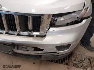 2011 Jeep Grand Cherokee Laredo with VIN 1J4RR4GG5BC690251, listed as a IAAI auction lot 41824839 with 261,010 mi miles. Bid and sale history available at carsss.com. Image 6.