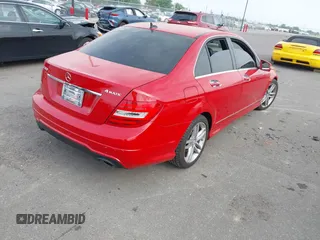 2013 Mercedes-Benz C 300 Sport с VIN WDDGF8AB1DA787560, выставлен на аукционе IAAI как лот 42275838 с пробегом 86 024 миль миль и . История ставок и продаж доступна на DreamBid. Изображение 4.