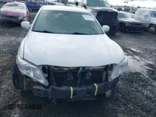 2011 Toyota Camry LE z VIN 4T1BF3EK8BU728563, wystawiony jako IAAI lot #41783543 z przebiegiem 294 062 mil mil oraz . Historia ofert i sprzedaży dostępna na DreamBid. Obrazek 12.