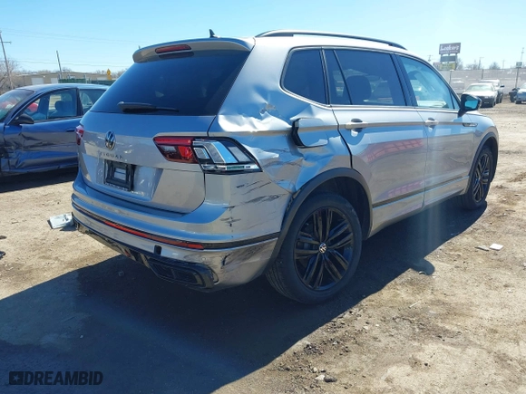 2022 Volkswagen Tiguan SE R-Line Black with VIN 3VVCB7AX4NM008121, listed as a IAAI auction lot 41671382 with 71,674 mi miles. Bid and sale history available at carsss.com. Image 4.