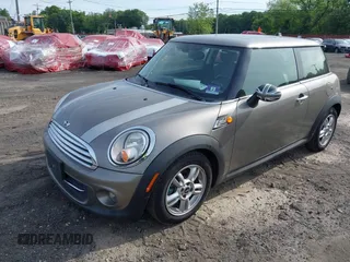 2013 MINI Hardtop z VIN WMWSU3C5XDT685745, wystawiony jako IAAI lot #42300577 z przebiegiem 112 804 mil mil oraz . Historia ofert i sprzedaży dostępna na DreamBid. Obrazek 6.