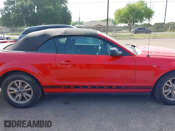 2005 Ford Mustang Deluxe with VIN 1ZVFT84N055191982, listed as a IAAI auction lot 41928428 with 94,495 mi miles. Bid and sale history available at carsss.com. Image 13.