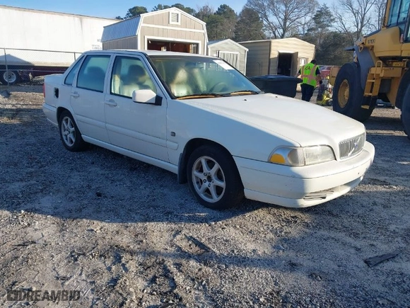 2000 Volvo S70 with VIN YV1LS61JXY2642981, listed as a IAAI auction lot 41807187 with 331,922 mi miles. Bid and sale history available at carsss.com. Image 1.