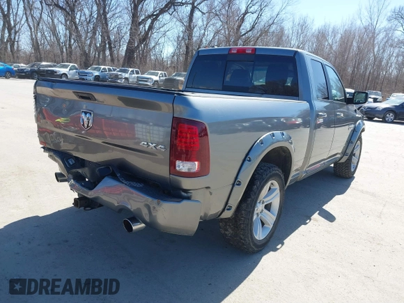 2013 Ram 1500 Sport z VIN 1C6RR7HT2DS530587, wystawiony jako IAAI lot #41742569 z przebiegiem 152 193 mil mil oraz . Historia ofert i sprzedaży dostępna na DreamBid. Obrazek 4.