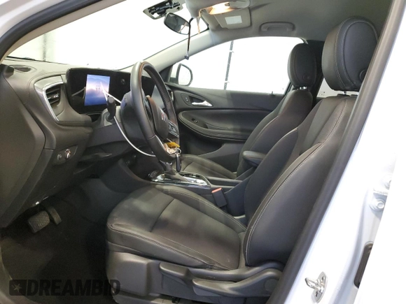 2024 Buick Encore GX Preferred с VIN KL4AMBS26RB155974, выставлен на аукционе Copart как лот 63073945 с пробегом 9 513 миль миль и Чистый • Clean title. История ставок и продаж доступна на DreamBid. Изображение 7.