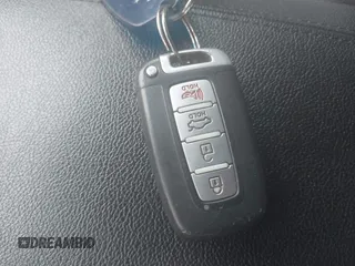2012 Hyundai Sonata Limited z VIN 5NPEC4AC2CH456506, wystawiony jako IAAI lot #42213904 z przebiegiem 124 796 mil mil oraz . Historia ofert i sprzedaży dostępna na DreamBid. Obrazek 11.