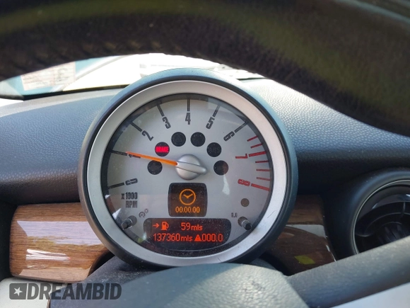 2007 MINI Hardtop S z VIN WMWMF73547TL83771, wystawiony jako IAAI lot #42683154 z przebiegiem 137 360 mil mil oraz . Historia ofert i sprzedaży dostępna na DreamBid. Obrazek 7.