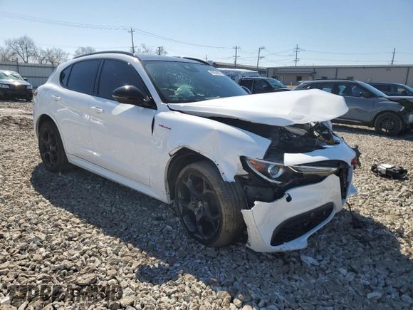 2022 Alfa Romeo Stelvio Veloce z VIN ZASPAKBN1N7D49271, wystawiony jako Copart lot #49424695 z przebiegiem Nie podano mil oraz Szkoda całkowita • Salvage title. Historia ofert i sprzedaży dostępna na DreamBid. Obrazek 4.
