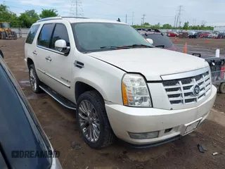 2007 Cadillac Escalade z VIN 1GYFK63837R304030, wystawiony jako IAAI lot #42198618 z przebiegiem 202 093 mil mil oraz . Historia ofert i sprzedaży dostępna na DreamBid. Obrazek 1.