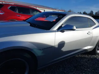 2011 Chevrolet Camaro 2LS z VIN 2G1FA1ED4B9117977, wystawiony jako IAAI lot #41570141 z przebiegiem 159 269 mil mil oraz . Historia ofert i sprzedaży dostępna na DreamBid. Obrazek 14.