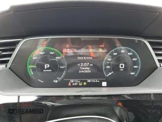 2019 Audi e-tron Premium Plus с VIN WA1LAAGE0KB021160, выставлен на аукционе Copart как лот 43576875 с пробегом 38 112 миль миль и Списание • Salvage title. История ставок и продаж доступна на DreamBid. Изображение 9.