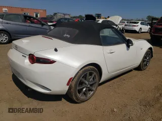 2020 Mazda MX-5 Miata Grand Touring z VIN JM1NDAD7XL0412292, wystawiony jako Copart lot #69792894 z przebiegiem 19 513 mil mil oraz Szkoda całkowita • Salvage title. Historia ofert i sprzedaży dostępna na DreamBid. Obrazek 3.