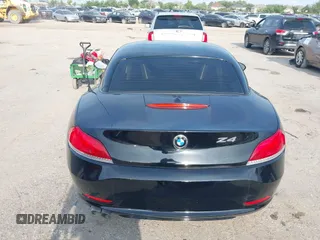 2011 BMW Z4 sDrive30i z VIN WBALM5C51BE378899, wystawiony jako IAAI lot #42407309 z przebiegiem Nie podano mil oraz . Historia ofert i sprzedaży dostępna na DreamBid. Obrazek 16.