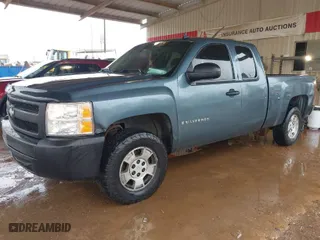 2008 Chevrolet Silverado 1500 Work Truck with VIN 1GCEC19X38Z139968, listed as a IAAI auction lot 41450092 with 301,914 mi miles. Bid and sale history available at carsss.com. Image 2.