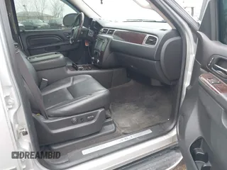 2014 GMC Yukon XL Denali with VIN 1GKS2MEF1ER246201, listed as a IAAI auction lot 41454172 with 135,394 mi miles. Bid and sale history available at carsss.com. Image 5.