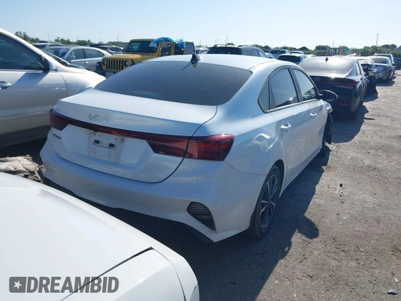 2022 Kia Forte LXS z VIN 3KPF24AD9NE490305, wystawiony jako IAAI lot #41979052 z przebiegiem 80 334 mil mil oraz . Historia ofert i sprzedaży dostępna na DreamBid. Obrazek 4.