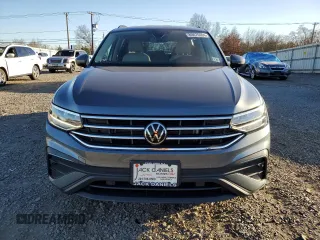 2022 Volkswagen Tiguan S with VIN 3VV0B7AX2NM043145, listed as a Copart auction lot 80870404 with 22,284 mi miles and Salvage Title. Bid and sale history available at carsss.com. Image 5.