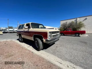 1988 Chevrolet Blazer z VIN 1GNEV18K4JF177353, wystawiony jako Copart lot #54454195 z przebiegiem 49 099 mil mil oraz Czysty tytuł • Clean title. Historia ofert i sprzedaży dostępna na DreamBid. Obrazek 1.
