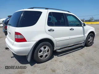 2002 Mercedes-Benz M 320/430/500 z VIN 4JGAB54E92A362578, wystawiony jako IAAI lot #42171526 z przebiegiem 172 623 mil mil oraz . Historia ofert i sprzedaży dostępna na DreamBid. Obrazek 4.