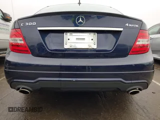 2013 Mercedes-Benz C 300 Sport z VIN WDDGF8AB7DR264500, wystawiony jako IAAI lot #41943477 z przebiegiem 125 547 mil mil oraz . Historia ofert i sprzedaży dostępna na DreamBid. Obrazek 16.
