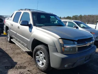 2002 Chevrolet Avalanche with VIN 3GNEK13T42G252433, listed as a IAAI auction lot 41649375 with 326,901 mi miles. Bid and sale history available at carsss.com. Image 1.