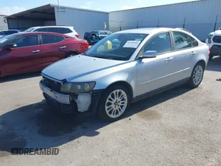 2005 Volvo S40 z VIN YV1MS682352103617, wystawiony jako IAAI lot #42266649 z przebiegiem 156 743 mil mil oraz . Historia ofert i sprzedaży dostępna na DreamBid. Obrazek 2.