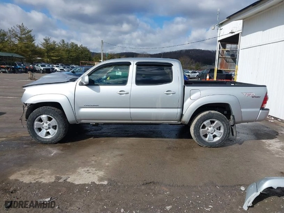 2011 Toyota Tacoma with VIN 5TFLU4EN8BX007933, listed as a IAAI auction lot 41672239 with 134,589 mi miles. Bid and sale history available at carsss.com. Image 15.