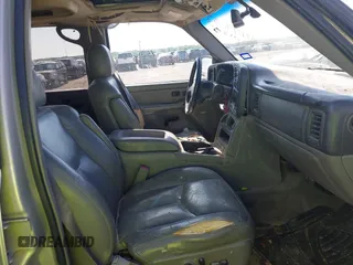 2005 Chevrolet Suburban LT with VIN 3GNEC16Z55G112439, listed as a IAAI auction lot 41994235 with 1 mi miles. Bid and sale history available at carsss.com. Image 5.