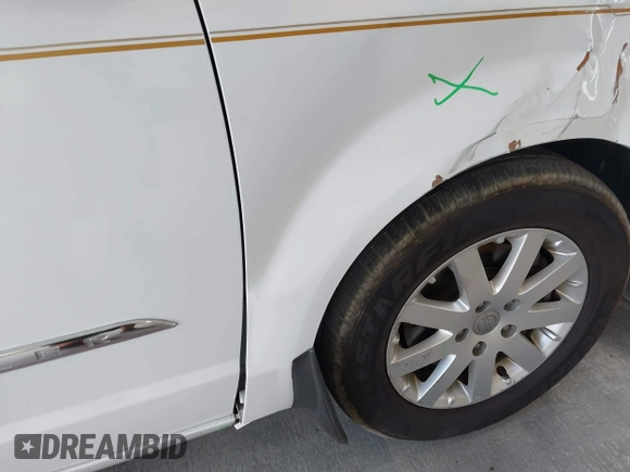 2016 Chrysler Town & Country Touring with VIN 2C4RC1BG5GR149731, listed as a IAAI auction lot 42127879 with 224,631 mi miles. Bid and sale history available at carsss.com. Image 6.