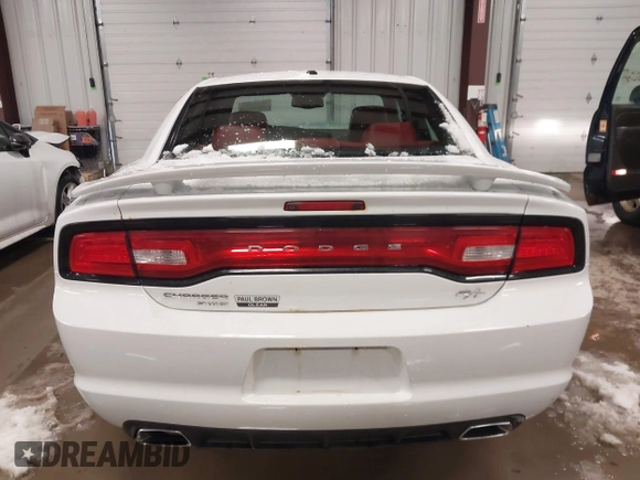 2011 Dodge Charger RT Plus with VIN 2B3CM5CT1BH555608, listed as a IAAI auction lot 41491944 with 140,081 mi miles. Bid and sale history available at carsss.com. Image 15.
