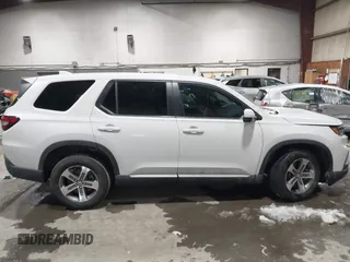 2025 Honda Pilot EX-L with VIN 5FNYG1H41SB045061, listed as a IAAI auction lot 41571217 with 7,971 mi miles and . Bid and sale history available at DreamBid. Image 13.