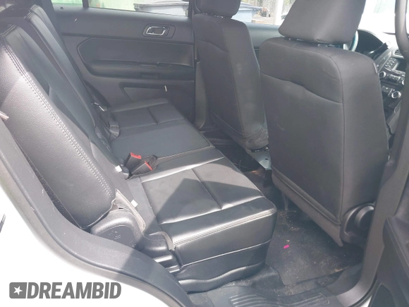 2016 Ford Police Interceptor Utility z VIN 1FM5K8AR5GGA04361, wystawiony jako IAAI lot #40237610 z przebiegiem 126 853 mil mil oraz . Historia ofert i sprzedaży dostępna na DreamBid. Obrazek 8.