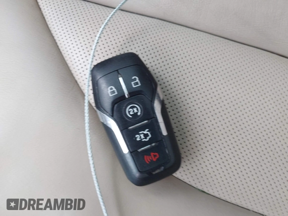 2016 Lincoln MKX Select z VIN 2LMTJ8KR0GBL38074, wystawiony jako IAAI lot #41635344 z przebiegiem 96 239 mil mil oraz . Historia ofert i sprzedaży dostępna na DreamBid. Obrazek 11.