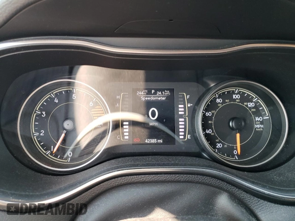 2020 Jeep Cherokee Latitude Plus z VIN 1C4PJMLB0LD619601, wystawiony jako Copart lot #62694815 z przebiegiem 42 385 mil mil oraz Szkoda całkowita • Salvage title. Historia ofert i sprzedaży dostępna na DreamBid. Obrazek 9.