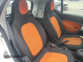 2016 Smart fortwo Passion with VIN WMEFJ5DA0GK060576, listed as a Copart auction lot 55641565 with 99,558 mi miles and Salvage title. Bid and sale history available at DreamBid. Image 10.
