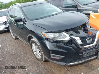 2018 Nissan Rogue SV z VIN JN8AT2MV7JW306600, wystawiony jako IAAI lot #42123480 z przebiegiem 68 659 mil mil oraz . Historia ofert i sprzedaży dostępna na DreamBid. Obrazek 1.