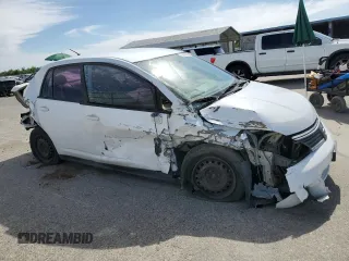 2009 Nissan Versa S z VIN 3N1BC11E79L501857, wystawiony jako Copart lot #58256025 z przebiegiem 156 313 mil mil oraz Szkoda całkowita • Salvage title. Historia ofert i sprzedaży dostępna na DreamBid. Obrazek 4.