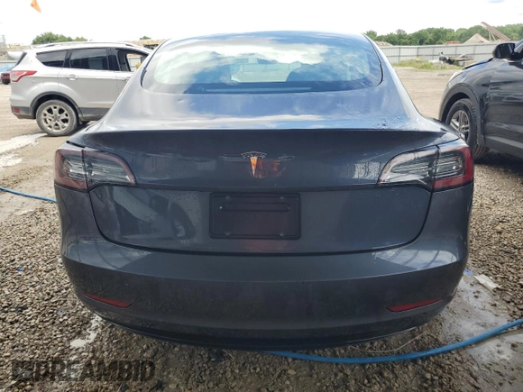 2022 Tesla Model 3 z VIN 5YJ3E1EA3NF287056, wystawiony jako Copart lot #58954225 z przebiegiem 132 196 mil mil oraz Czysty tytuł • Clean title. Historia ofert i sprzedaży dostępna na DreamBid. Obrazek 6.